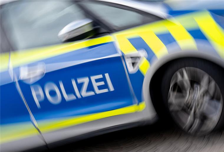 Am Bahnübergang kam es am Montag zu einem schweren Unfall, bei dem ein Autofahrer verstarb.