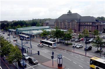 Am Bremerhavener Hauptbahnhof haben zwei bewaffnete Räuber einen Kiosk überfallen.