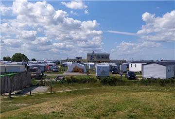 Am Campinggebäude in Tossens prangt noch der Knaus-Schriftzug. Damit wird es bald vorbei sein. Der Pächterwechsel soll sich mit Beginn des neuen Jahres vollziehen.