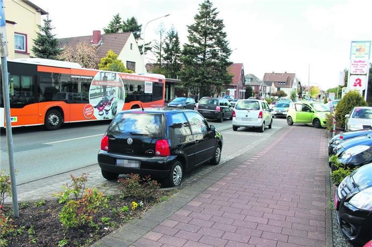 Am Dienstag hat es auf der Leher Landstraße gekracht. Eine 74-Jährige wurde schwer verletzt.