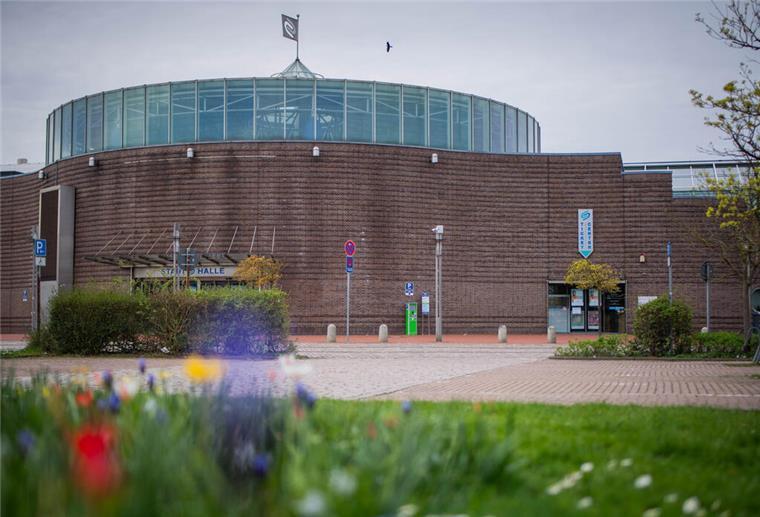 Die Lage ist knifflig: Was passiert nun mit der Stadthalle Bremerhaven? Fassade der Stadthalle Bremerhaven