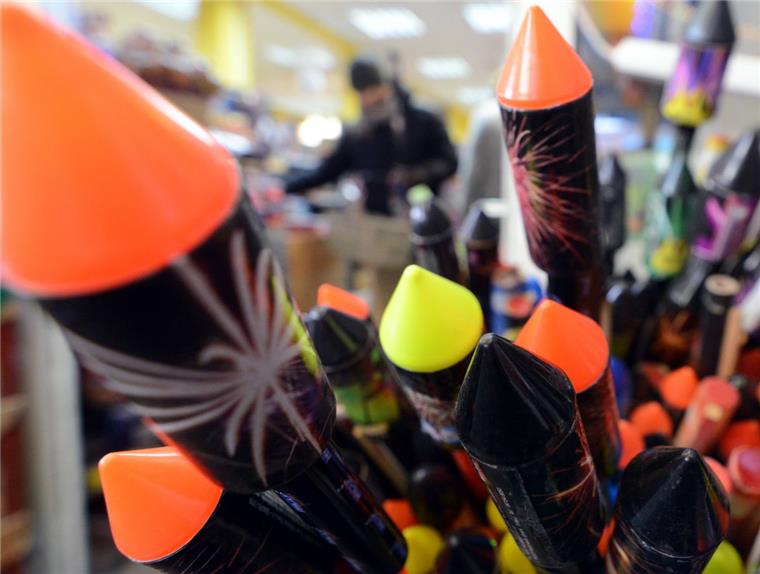 So viel wird mit der Böllerei zu Silvester verdient Am Donnerstag beginnt der Verkauf von Feuerwerkskörpern für Silvester. Die Unternehmen machen in den nächsten drei Tagen fast ihren kompletten Umsatz.