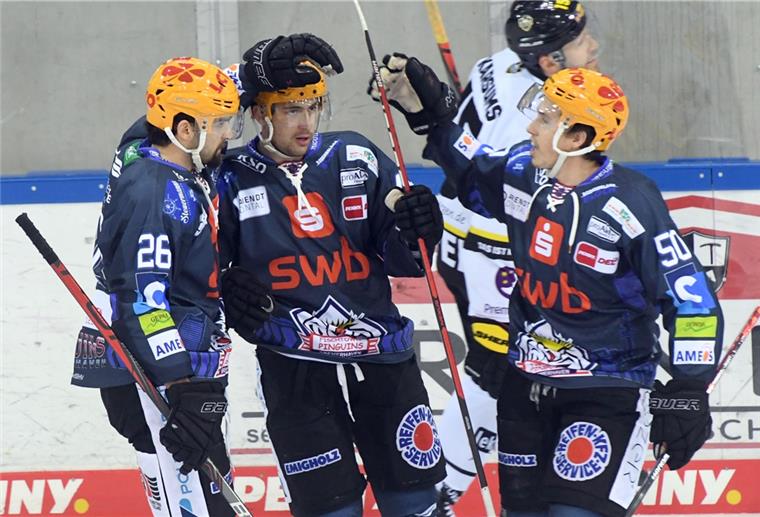 Pinguins wollen Siegesserie fortsetzen Am Donnerstag bejubelten die Spieler der Fischtown Pinguins einen Sieg gegen Krefeld.