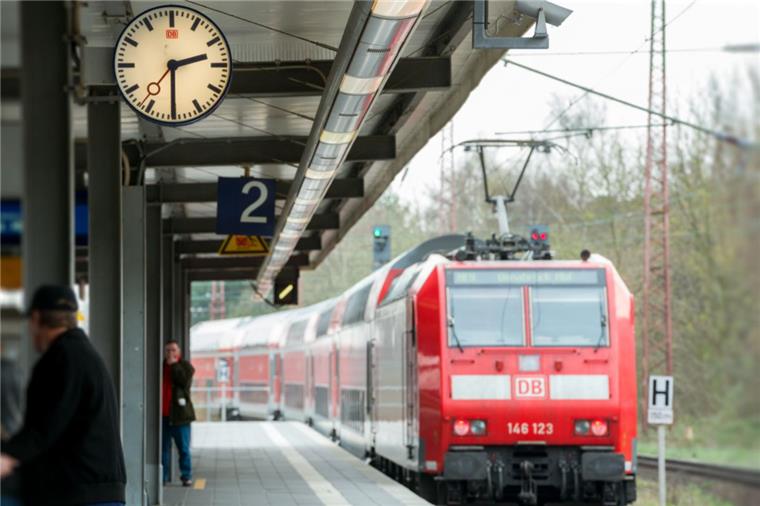 Stellwerkstörung in Oldenbüttel macht Bahnverkehr zu schaffen Am Freitag sind viele RE-Züge zwischen Bremerhaven und Bremen ausgefallen.
