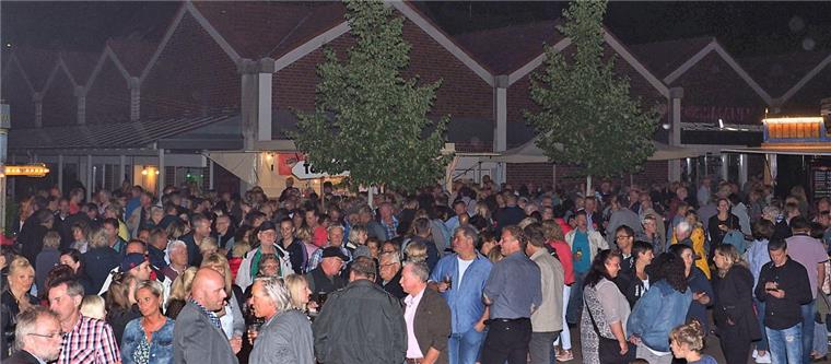 In Bildern: So war das Ortsgemeinschaftsfest in Langen Am Freitag und am Sonnabend wurde es tatsächlich eine lange
Langener Nacht im Lindenhof.