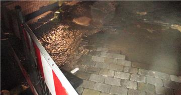 Am frühen Sonntagmorgen haben Sicherheitsleute einen Wasserrohrbruch im Schaufenster Fischereihafen entdeckt.
