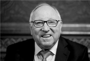 Am heutigen Mittwoch gibt es eine große Trauerfeier für das verstorbene Fußballidol Uwe Seeler.