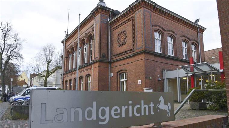 Nach Angriff auf 82-Jährigen in Verden: Haftstrafen für Schläger Am Landgericht Verden fiel am Dienstag das Urteil über die drei jungen Schläger.