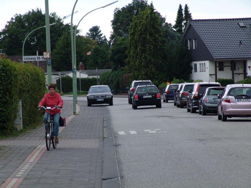 Am Lotjeweg nutzen viele Autofahrer laut dem ADFC den Radweg, um dem Gegenverkehr auszuweichen. Das gefährdet die Radfahrer.
