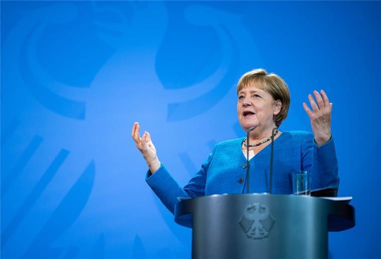 Kanzlerin Angela Merkel besucht Soldaten in Seedorf Bundeskanzlerin Angela Merkel (CDU) spricht im Bundeskanzleramt