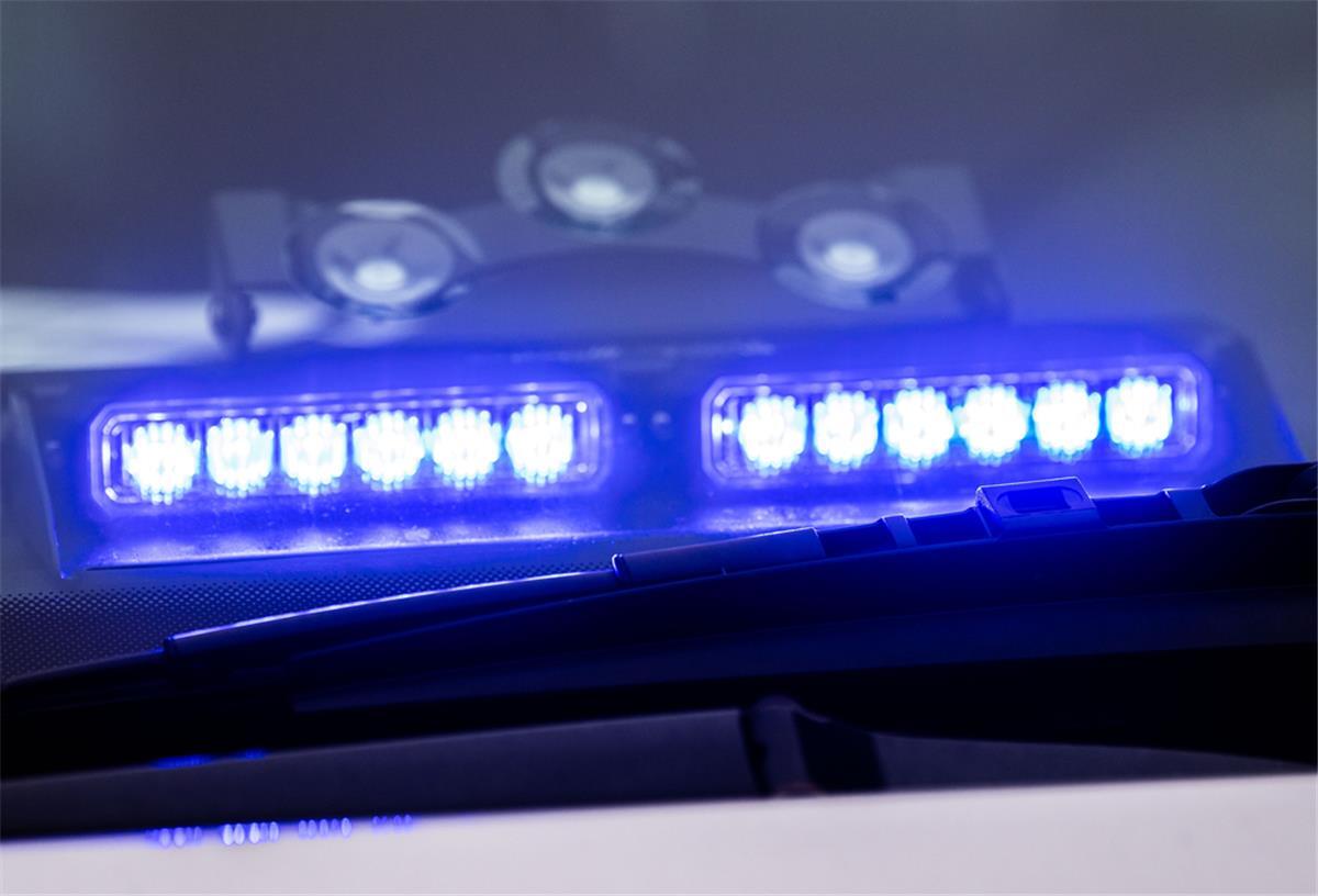 Bremerhaven: Fußgänger zwingt Autofahrer auf A27 zu Vollbremsung Blaulicht