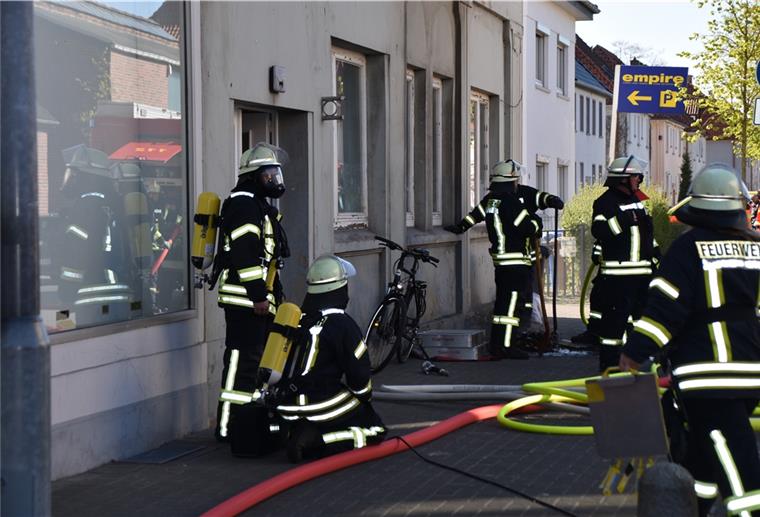 Nordenham: Feuerwehr löscht Brand in der Viktoriastraße Am Montag hat es in einem Keller in der Viktoriastraße gebrannt.