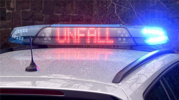 33-Jährige wird bei Unfall an Kreuzung in Bremerhaven-Schiffdorferdamm verletzt Polizeiauto