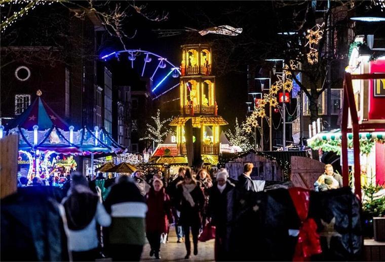 Funkelnde Lichter und Glühweinduft: Am Montag startet der Weihnachtsmarkt Am Montag wird um 18 Uhr der Weihnachtsmarkt in Bremerhaven eröffnet.