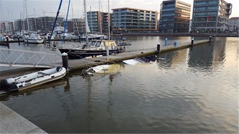 Am Montagmorgen ist am Neuen Hafen in Bremerhaven ein Boot gesunken. 