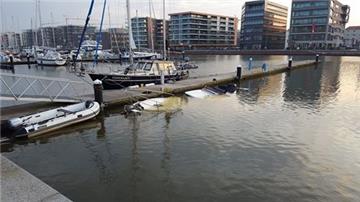 Am Montagmorgen ist am Neuen Hafen in Bremerhaven ein Boot gesunken. 