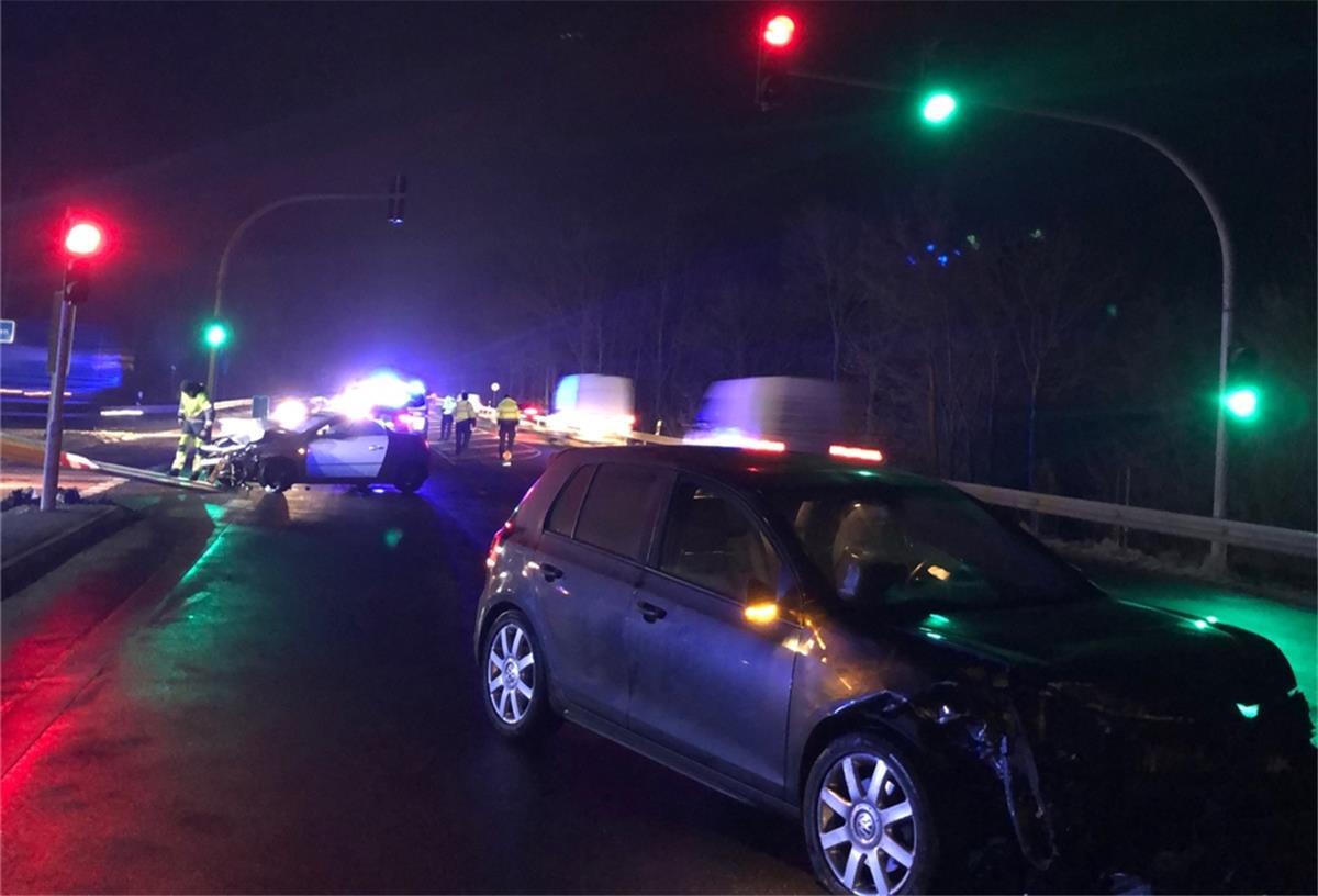 Update: B71 bei AS Wulsdorf nach Unfall wieder frei Am Morgen hatte es auf der B71 einen Unfall gegeben. Die Fahrbahn war daraufhin halbseitig gesperrt.