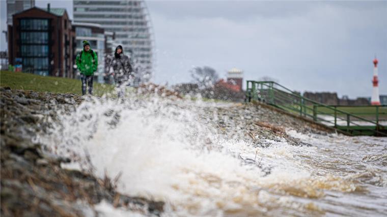Behörde warnt vor Sturmflut und Hochwasser am Morgen Am Morgen soll es in Bremerhaven wieder ungemütlich werden.