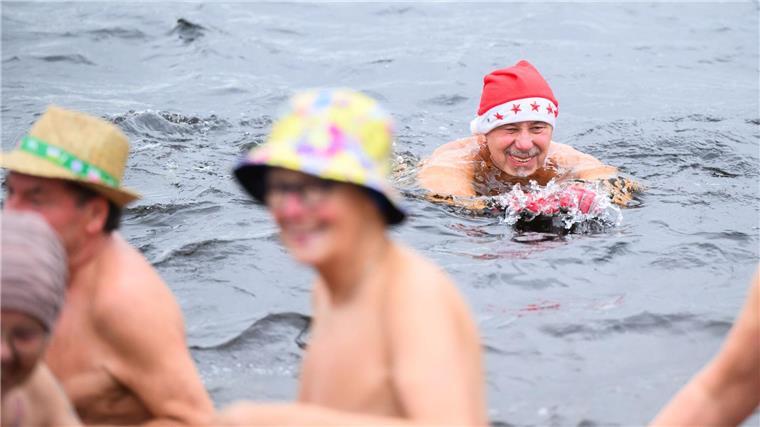 Niedersachsen holt Anbaden nach – Juist macht den Anfang Am Neujahrsmorgen wurde auch schon in Hannover angebadet.