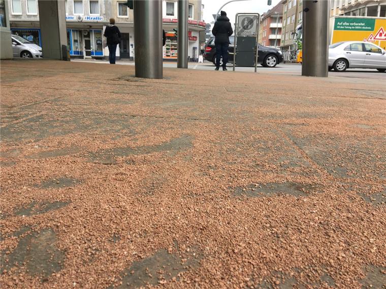 Am Nordende der Fußgängerzone sieht es etwas sandig aus.