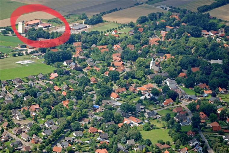 Getreidetrocknung in Wilstedt macht Nachbarn schwer zu schaffen Am Ortsrand von Wilstedt betreibt die Raiffeisen-Warengenossenschaft Gnarrenburg eine Getreidetrocknungsanlage. Schon lange klagen Anlieger über Staub und Lärm, der von dort ausgehe. Jetzt will die Wählergemeinschaft "Natürlich Wilstedt" herausfinden, wie groß das Problem genau ist.