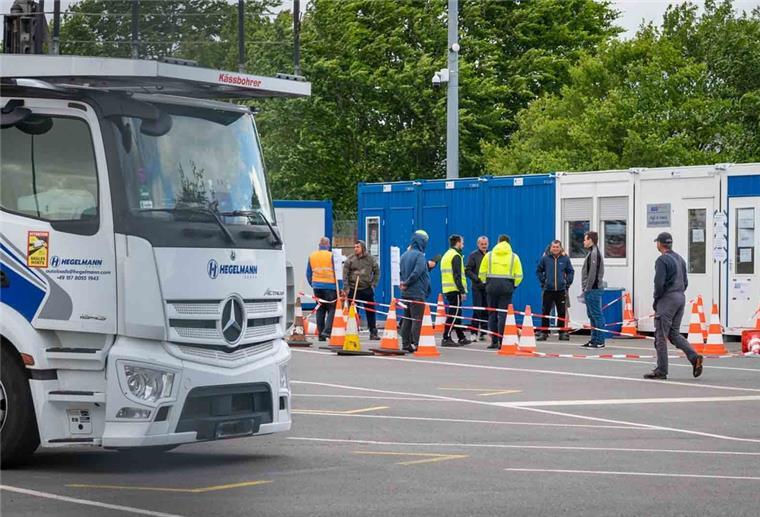 Lange Wartezeiten am Freitag: Lkw-Fahrer sauer auf BLG Am Pre-Gate der BLG am Grauwallring warten Fahrer stundenlang auf ihre Abfertigung.