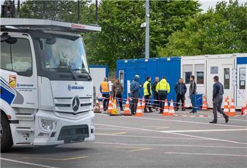 Am Pre-Gate der BLG am Grauwallring warten Fahrer stundenlang auf ihre Abfertigung.