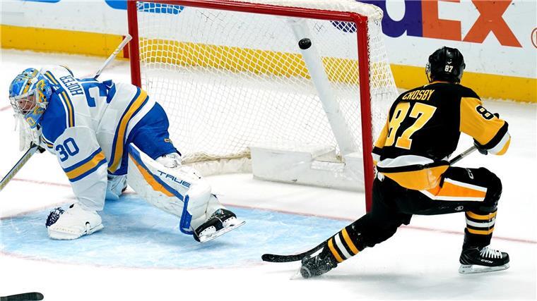 NHL: Fan in Pittsburgh stürzt von Tribüne - Zustand kritisch Am Rande des Spiels in Pittsburgh stürzte ein Fan von der Tribüne.