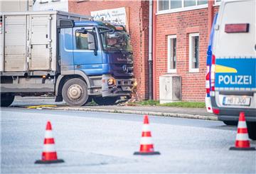 Im Gewerbegebiet Bremerhaven-Lehe kam es zu einem Lkw-Unfall.