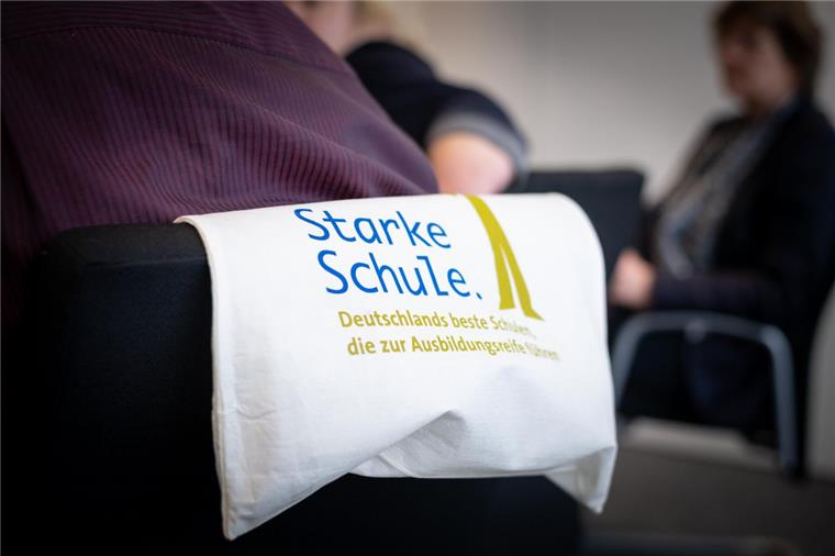 Bremerhaven: Harte Konflikte um das Bildungsniveau Am Runden Tisch der NORDSEE-ZEITUNG kam es zu harten Konflikten um eine bessere Bildung.
