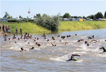 Am Samstag, 13. August, startet wieder das Allmers-Schwimmen in Sandstedt am Fähranleger.