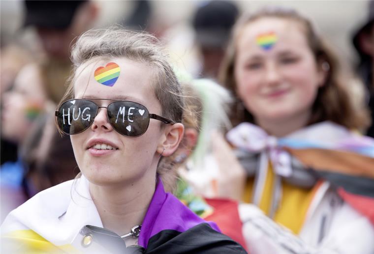 Christopher Street Day in Bremen: Demo für Akzeptanz Am Samstag, 27. August 2022, trifft sich die queere Community in Bremen zum Christopher Street Day.