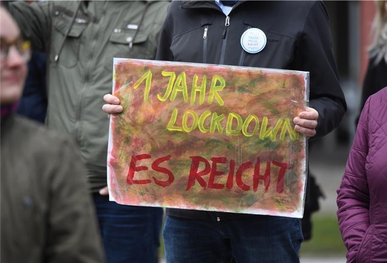 Bremen: 200 Menschen demonstrieren gegen Corona-Maßnahmen Am Samstag haben rund 200 Menschen in Bremen gegen die Corona-Maßnahmen protestiert. (Symbolbild)