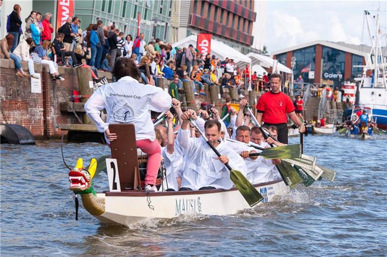 Am Samstag und Sonntag gibt es wieder spritzige Rennen im Hafenbecken im Bremerhavener Fischereihafen.