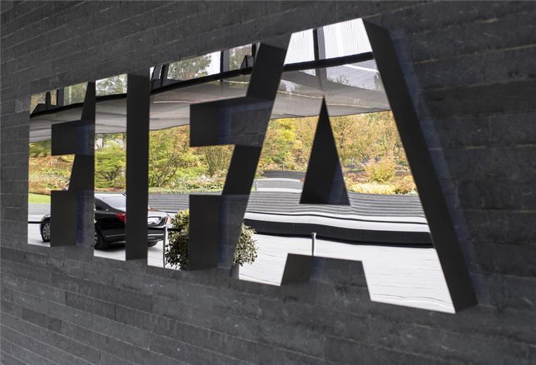 Ukraine will WM 2030 mit Spanien und Portugal ausrichten FIFA-Schriftzug