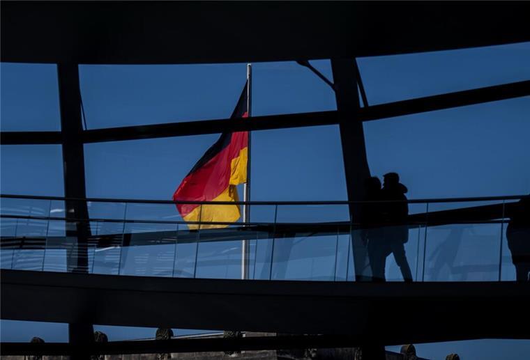 Bundestagswahl 2025 im Liveticker: Prognosen, Hochrechnungen, Analysen Am Sonntag, 23. Februar, werden die Abgeordneten des Deutschen Bundestags bei vorgezogenen Neuwahlen gewählt. Die Wahllokale sind bis 18 Uhr geöffnet. Schon jetzt zeichnet sich ab: Die Wahlbeteiligung wird bei dieser Wahl höher sein als 2021.