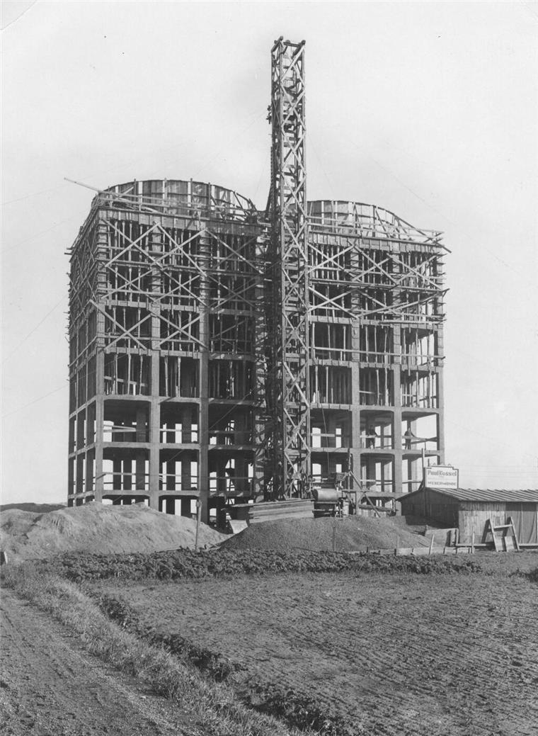 Geschichte hautnah: Stadtarchiv Bremerhaven lädt zu Vorträgen ein Wohnwasserturm Schwarzweißfoto