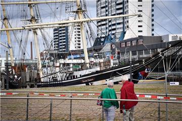 Am Sonntag trafen sich wieder viele Bremerhavener vor der "Seute Deern". 
