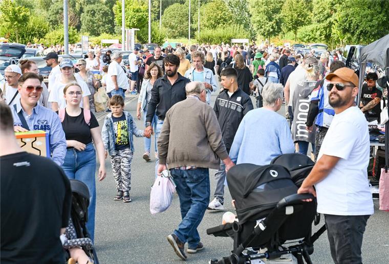 Flohmarkt-Freunde aufgepasst! Flohmaxx startet bei Ikea in Bremerhaven Am Sonntag wird es wieder voll auf dem Ikea-Parkplatz. Dann startet der große „Flohmaxx“.