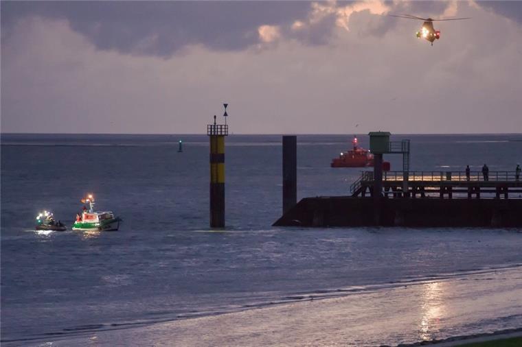 Am Sonntagabend suchten viele Einsatzkräfte nach einer vermissten Person in der Weser. 
