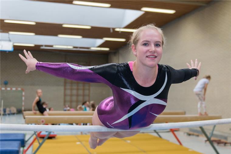 Diese Turnerin aus Bremerhaven hat einen großen Traum Am Stufenbarren, ihrem Lieblingsgerät, fühlt sich Sarah Bröker am wohlsten.
