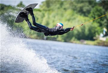Am Wochenende fanden an der Blue Bay auf dem Spadener See erstmals die niedersächsischen Meisterschaften im Wakeboarden statt.
