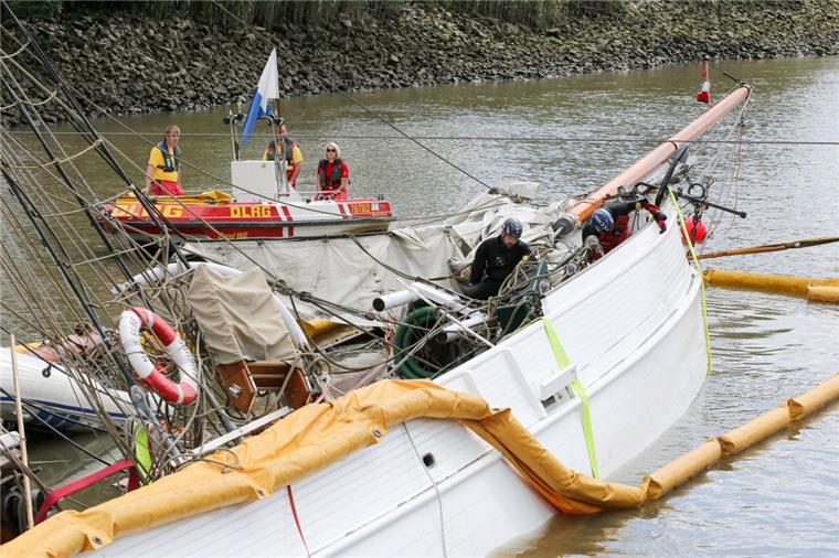 Nach Havarie der „No 5 Elbe“: Bergung am Wochenende Am Wochenende soll der gesunkene Lotsenschoner "No 5 Elbe" aus der Elbe geborgen werden.