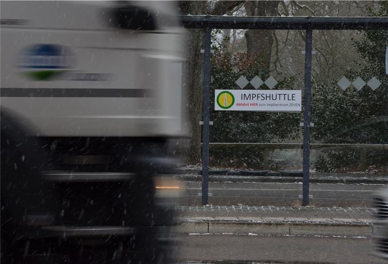 Zwölf neue Coronafälle im Landkreis Rotenburg Am Zevener Busbahnhof kleben bereits seit längerer Zeit Hinweisschilder für einen Impfshuttle von der Innenstadt zum ehemaligen Martin-Luther-Krankenhaus, wo am Montag mit den Corona-Schutzimpfungen begonnen werden soll. Einen Shuttle-Service wird es aber erst zu einem späteren Zeitpunkt geben.
