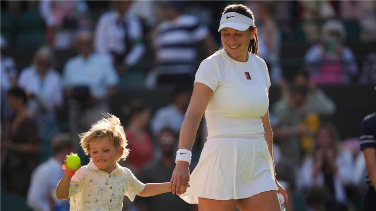 „Das tut weh“: Die Einsamkeit von Tennisprofis Amanda Anisimova ist zurück auf der Profitour - und freut sich mit ihrem Neffen über den Erfolg in Wimbledon.