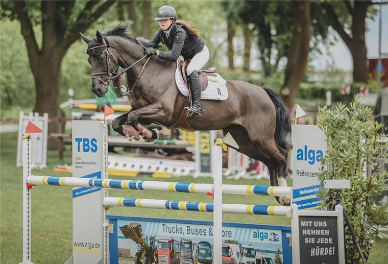 Zevener Reitturnier Sina-Marie Holsten Springreiten Zeven