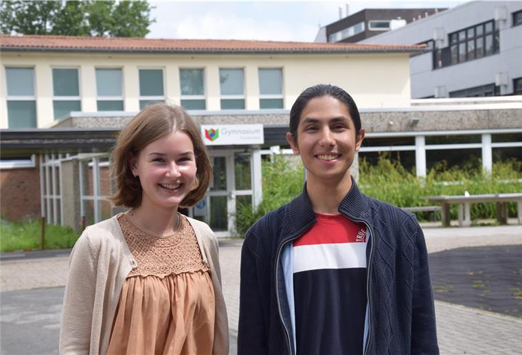 Mit einer Traumnote das Abitur geschafft Amelie Wilkens und Ömer Sayan haben das Abitur am Gymnasium Nordenham mit der Traumnote 1,0 abgeschlossen. Gestern haben sie ihre Zeugnisse bei einer Feierstunde im Plaatweg-Stadion erhalten.