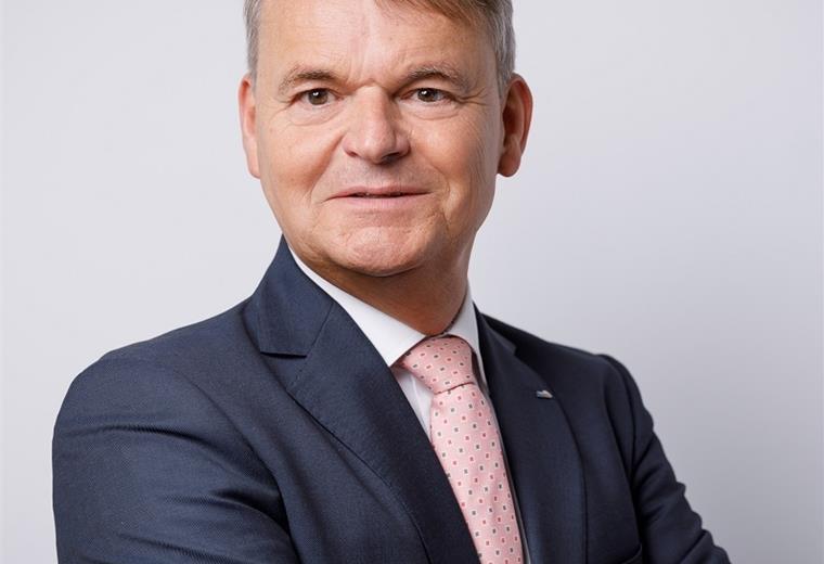 Ameos-Vorstand befürchtet schlechtere Notfallversorgung Ameos-Vorstand Michael Dieckmann befürchtet eine "Lex Ameos", mit der das Angebot der Ameos-Kliniken geschwächt werden soll.