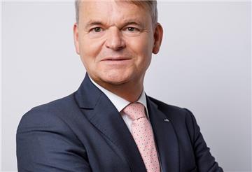 Ameos-Vorstand Michael Dieckmann befürchtet eine "Lex Ameos", mit der das Angebot der Ameos-Kliniken geschwächt werden soll.