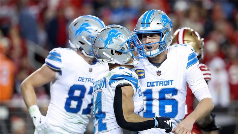 Für St. Brown und die Lions „fängt die Show jetzt erst an“ Amon-Ra St. Brown und Quarterback Jared Goff (r) sind Experten für Trickspielzüge.